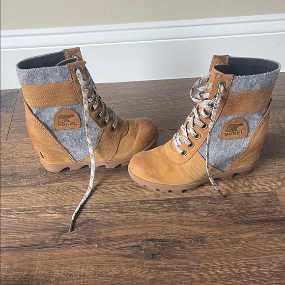 Sorel Women's Brown and Gray Lace-Up Boots - Picture 3 of 6